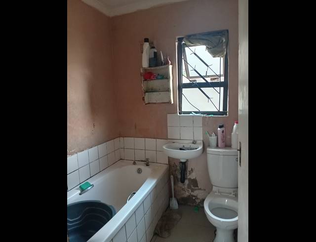 2 BEDROOM HOUSE FOR SALE IN UMLAZI Y